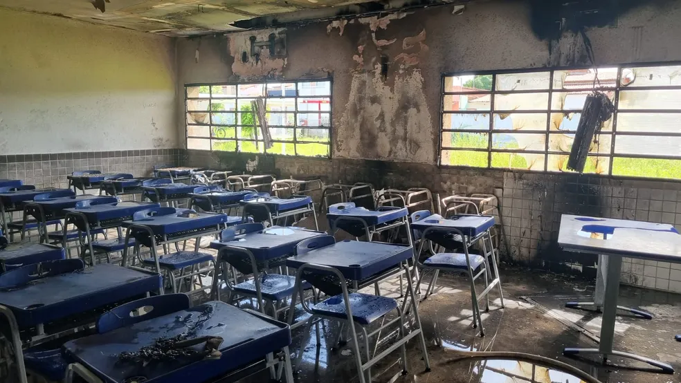 Escola pública do RN é atingida por fogo e deixa sala de aula danificada