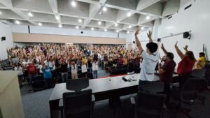 Servidores técnicos da UFRN votam pela manutenção da greve