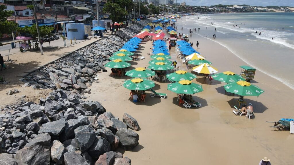 Prefeitura de Natal proíbe cobrança de “consumação mínima” em barracas nas praias da cidade
