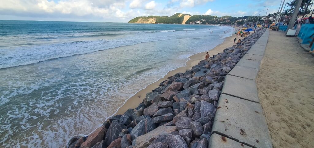 Obra de engorda da Praia de Ponta Negra é suspensa após 4 dias devido a problemas com a draga