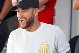 Neymar é apresentado no Santos com grande festa na Vila Belmiro