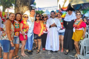 Bloco das Kengas agita Natal com feijoada-baile e concurso de performance drag